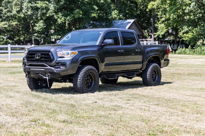 Front Bumper Hybrid 9500-Lb Pro Series Winch Synthetic Rope Toyota Tacoma (16-23) Rough Country