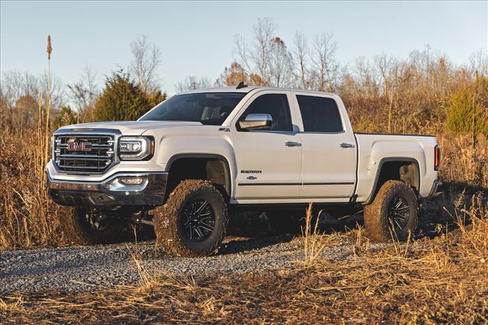 7 Inch Stamped Steel LCA Lift Kit Forged UCA Bracket M1 Struts/M1 Silverado/Sierra 1500 (16-18) Rough Country