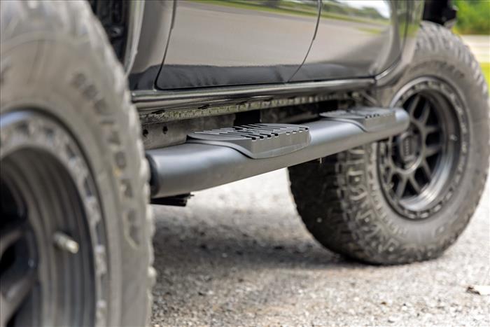 Oval Nerf Step Double Cab Black Toyota Tacoma 2WD/4WD (2005-2023) Rough Country