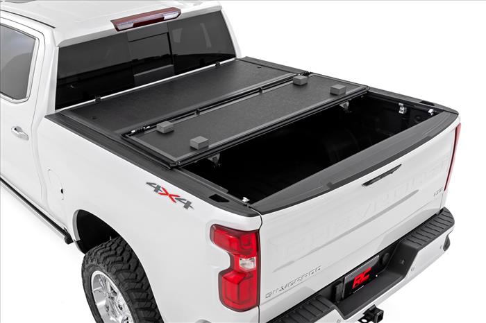 Hard Low Profile Bed Cover 5 Foot 10 Inch Bed Chevy/GMC Sierra 1500 (19-26)/Silverado 1500 (19-26) Rough Country