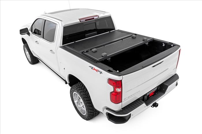 Hard Low Profile Bed Cover 5 Foot 10 Inch Bed Chevy/GMC Sierra 1500 (19-26)/Silverado 1500 (19-26) Rough Country