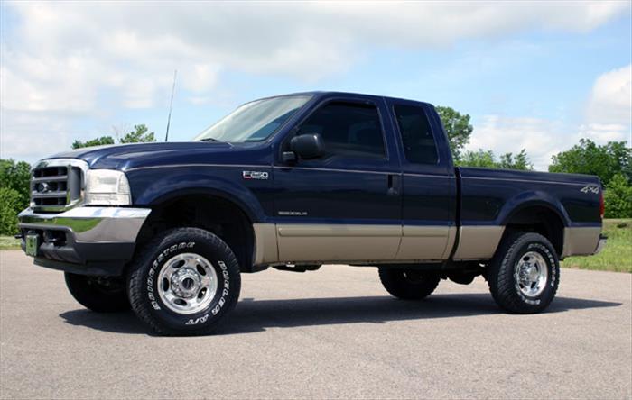 2.5 Inch Ford Leveling Lift Kit w/ V2 Shocks (99-04 F-250/350 4WD) Rough Country