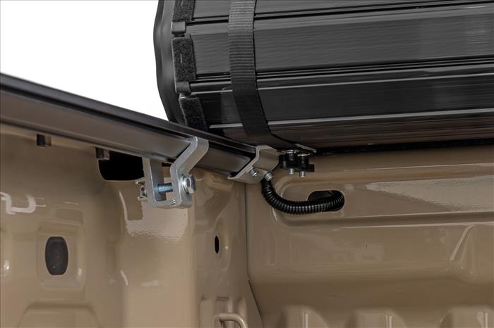 Hard Roll Up Bed Cover 5 Foot Bed Chevy/GMC Canyon/Colorado 2WD/4WD (23-26) Rough Country