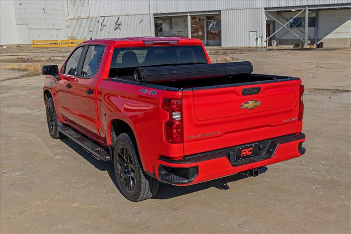 Hard Roll Up Bed Cover 6 Foot 7 Inch Bed Chevy/GMC Sierra 1500 (19-26)/Silverado 1500 (19-26) Rough Country