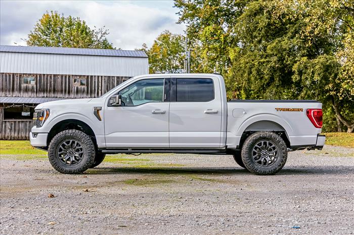 2.5 Inch Lift Kit M1 Struts Ford F-150 Tremor 4WD (2021-2025) Rough Country