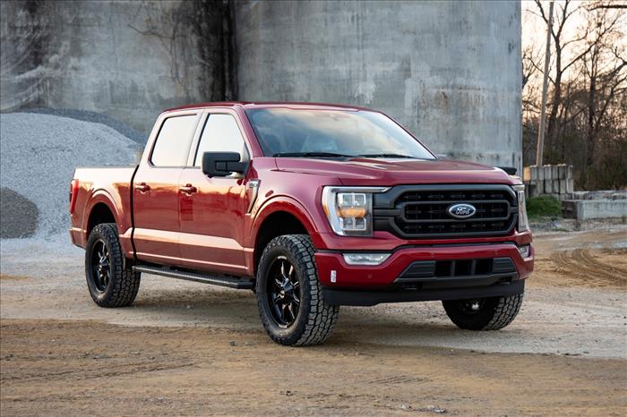 2 Inch Lift Kit M1 Struts/M1 Ford F-150 4WD (2021-2026) Rough Country