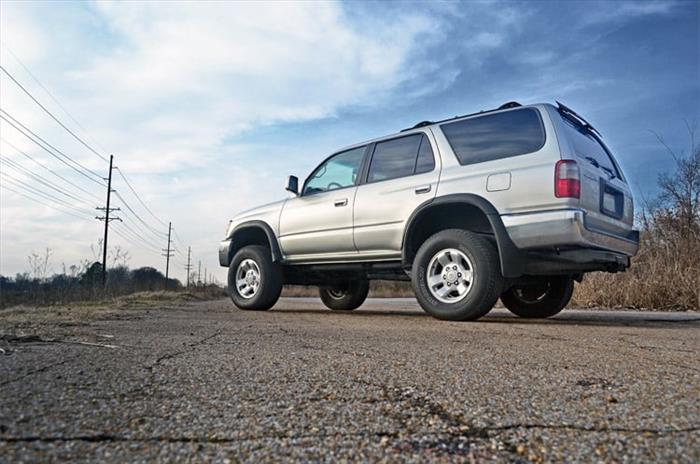 3 Inch Lift Kit M1 Struts/M1 Toyota 4Runner 2WD/4WD (1996-2002) Rough Country