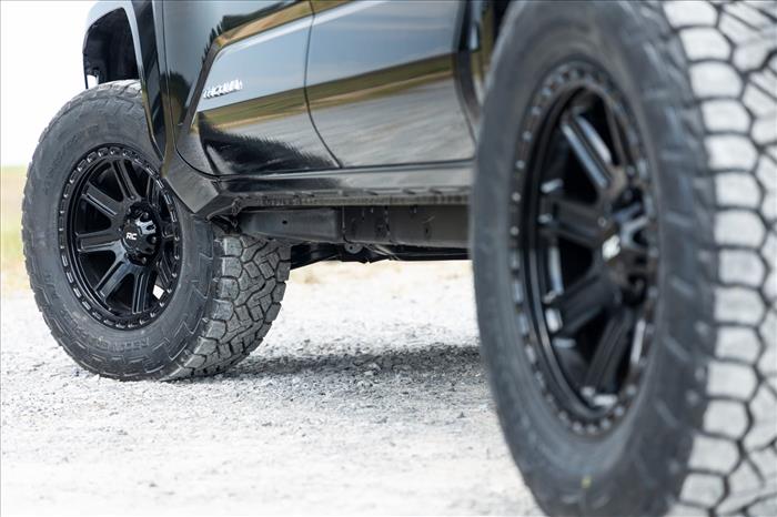 84 Series Wheel Gloss Black 18x8.5 6x5.5 +0mm Rough Country