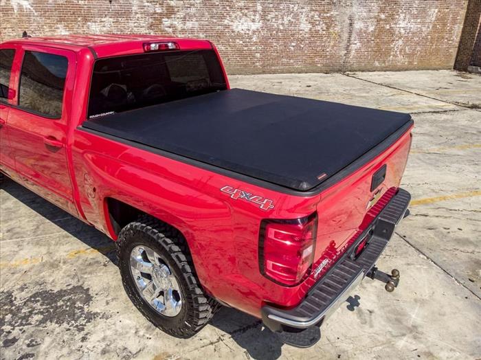 Soft Tri-Fold Bed Cover 14-18 Silverado/Sierra 1500 6 Foot 5 Inch Bed w/o Cargo Mgmt Rough Country