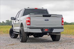 OV2 Running Boards Side Step Bars Crew Cab Ford F-150/Lightning/F-250/F-350 (15-26) Rough Country