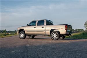 1.5-2 Inch Lift Kit M1 Silverado/Sierra 1500 4WD (1999-2006 & Classic) Rough Country