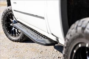 RPT2 Running Boards Crew Cab Silverado/Sierra 1500/2500HD/3500HD (07-18 & Classic) Rough Country