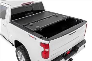 Hard Low Profile Bed Cover 6 Foot 7 Inch Bed Chevy/GMC Sierra 1500 (19-26)/Silverado 1500 (19-26) Rough Country
