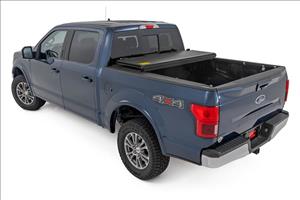 Hard Low Profile Bed Cover 5 Foot 7 Inch Bed Ford F-150 (21-26)/F-150 Lightning (22-26) Rough Country