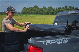 Hard Roll Up Bed Cover 5 Foot Bed Toyota Tacoma 2WD/4WD (2016-2023) Rough Country