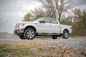 2 Inch Ford Leveling Lift Kit Vertex and V2 09-13 Ford F-150 Rough Country