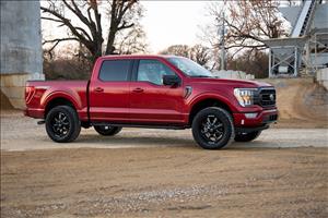2 Inch Lift Kit M1 Struts/M1 Ford F-150 4WD (2021-2026) Rough Country