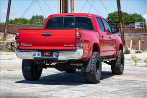 3.5 Inch Lift Kit Red UCA N3 Struts Toyota Tacoma 2WD/4WD (2005-2023) Rough Country