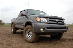 2.5 Inch Lift Kit M1 Struts/M1 Toyota Tundra 4WD (2000-2006) Rough Country