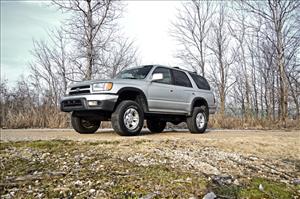 3 Inch Lift Kit M1 Struts/M1 Toyota 4Runner 2WD/4WD (1996-2002) Rough Country