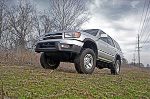 3 Inch Lift Kit M1 Struts/M1 Toyota 4Runner 2WD/4WD (1996-2002) Rough Country