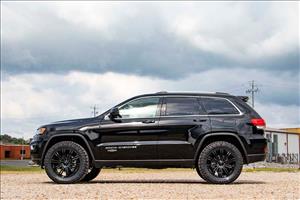 2.5 Inch Lift Kit N3 Struts 11-15 Jeep Grand Cherokee 4WD Rough Country