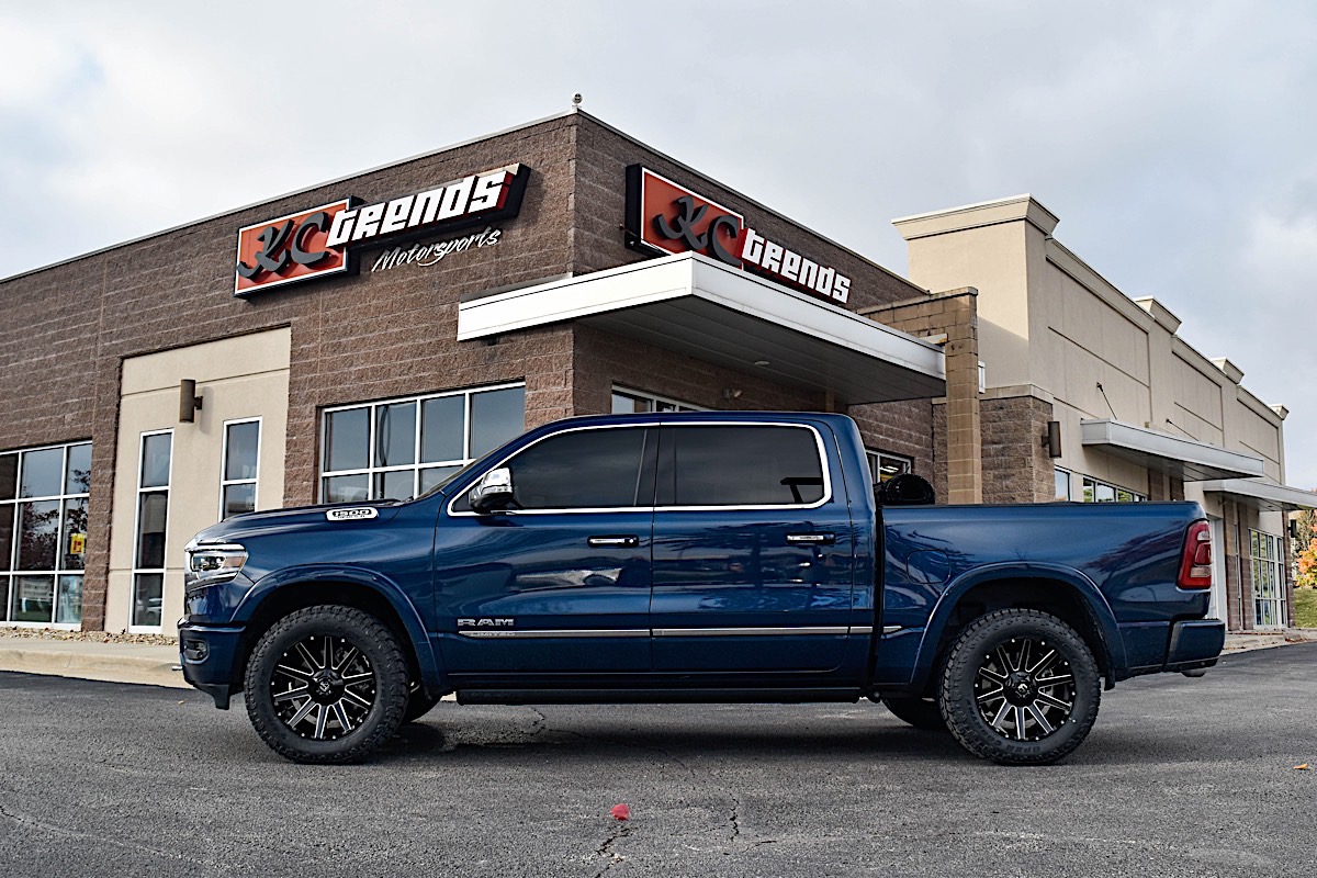 Ram 1500 with Fuel 1-Piece Wheels Contra - D615