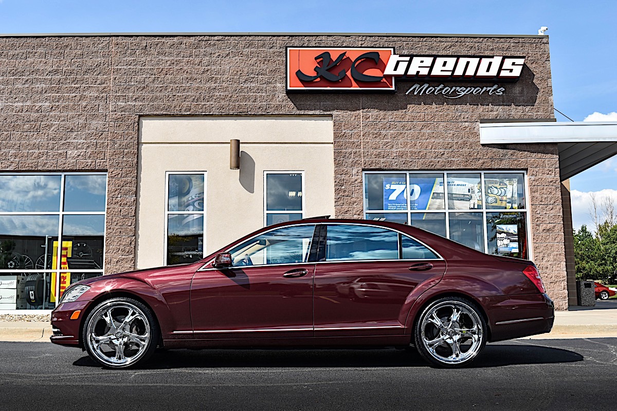 Mercedes-Benz S550 with US Mags Spur 5 - US713