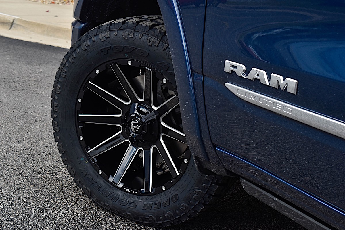 Ram 1500 with Fuel 1-Piece Wheels Contra - D615
