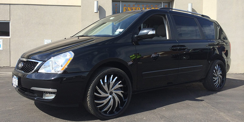  Kia Sedona with Status Wheels S836 Hurricane