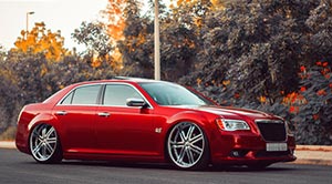 Chrysler 300 with Status Wheels S805 Game