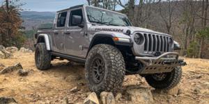 Jeep Gladiator with Vision Off Road 354 Manx 2