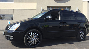 Kia Sedona with Status Wheels S836 Hurricane