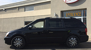 Kia Sedona with Status Wheels S836 Hurricane