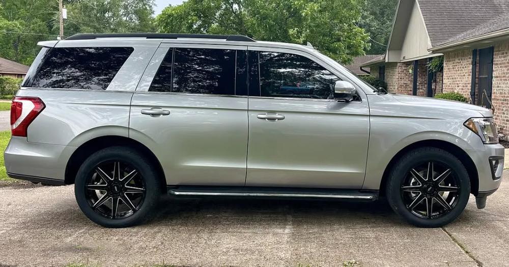Ford Expedition Voxx Road Wheel Rocca