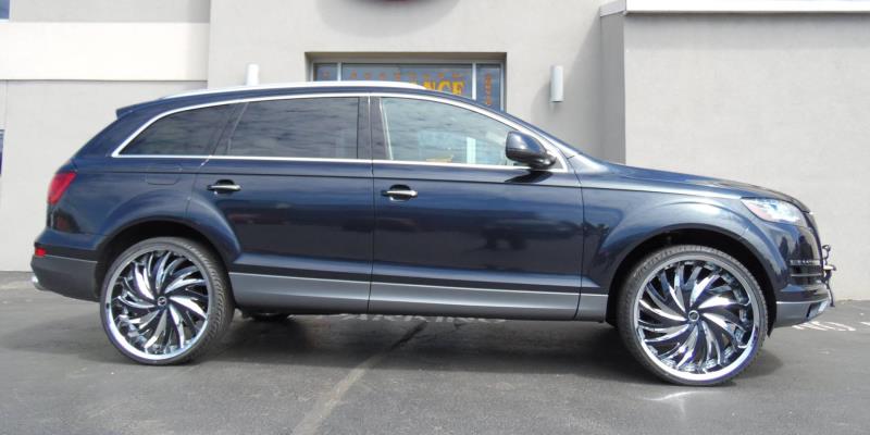  Audi Q7 with Status Wheels S836 Hurricane