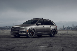 Audi Q7 with XO Wheels Helsinki