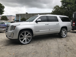 Cadillac Escalade with Status Wheels Brute
