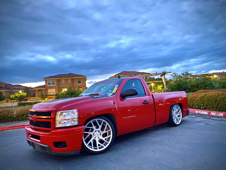  Chevrolet Silverado with Status Wheels Juggernaut