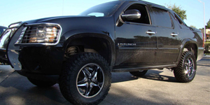 Chevrolet Avalanche with Status Wheels S822 Dynasty