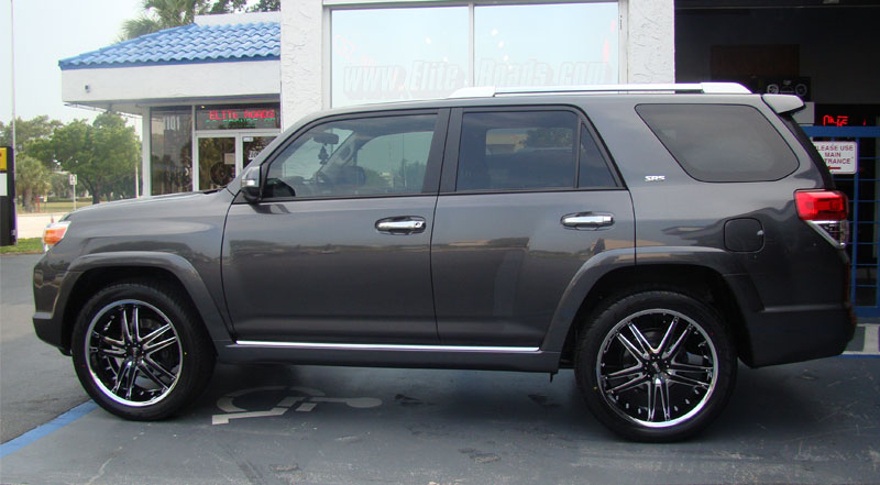  Toyota 4Runner with Status Wheels S820 Fang