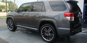 Toyota 4Runner with Status Wheels S820 Fang