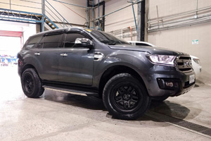  Ford Everest with Black Rhino Barstow