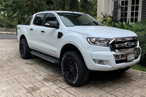 Ford Ranger with Black Rhino Chase