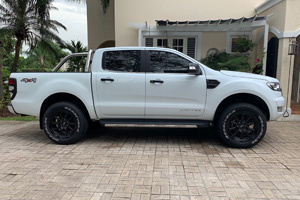 Ford Ranger with Black Rhino Chase