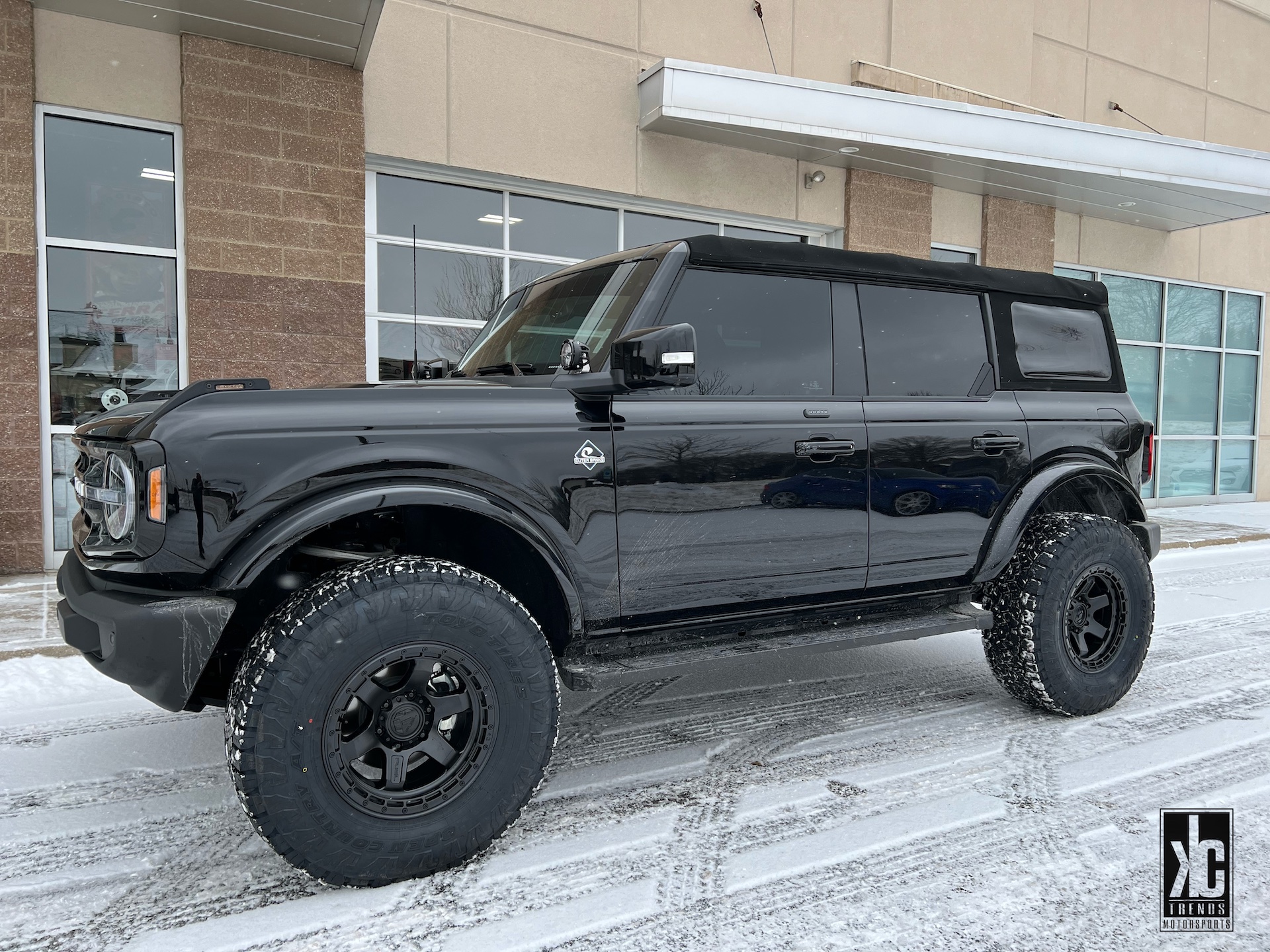  Ford Bronco with Fuel 1-Piece Wheels Block - D750