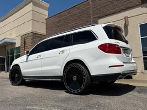 Mercedes-Benz GL450 with Giovanna Wheels Dicotto