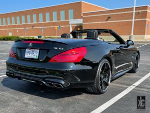 Mercedes-Benz SL63 AMG with 