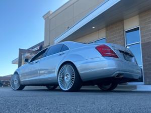 Mercedes-Benz S550 with Gianelle Design Cabo