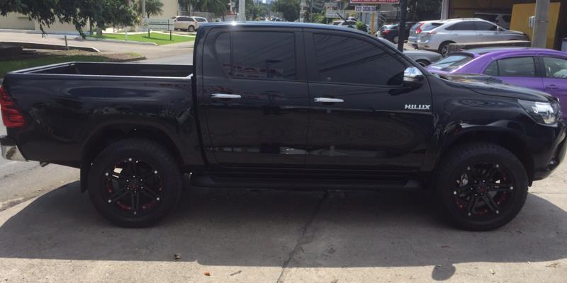  Toyota Hilux with Tuff Off-Road T01